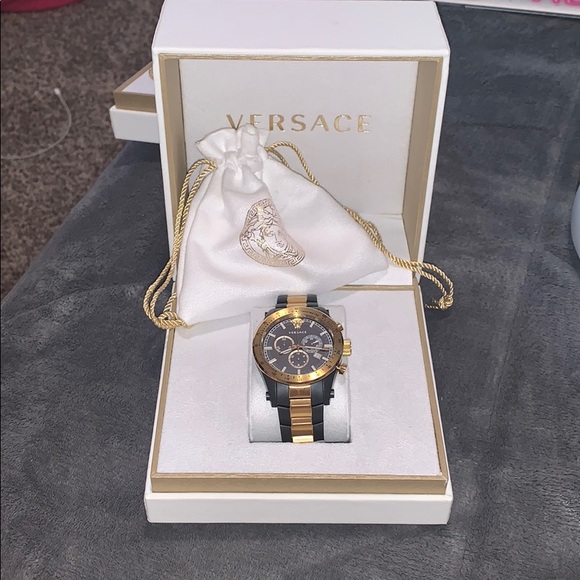 Men’s Versace watch - Picture 2 of 7